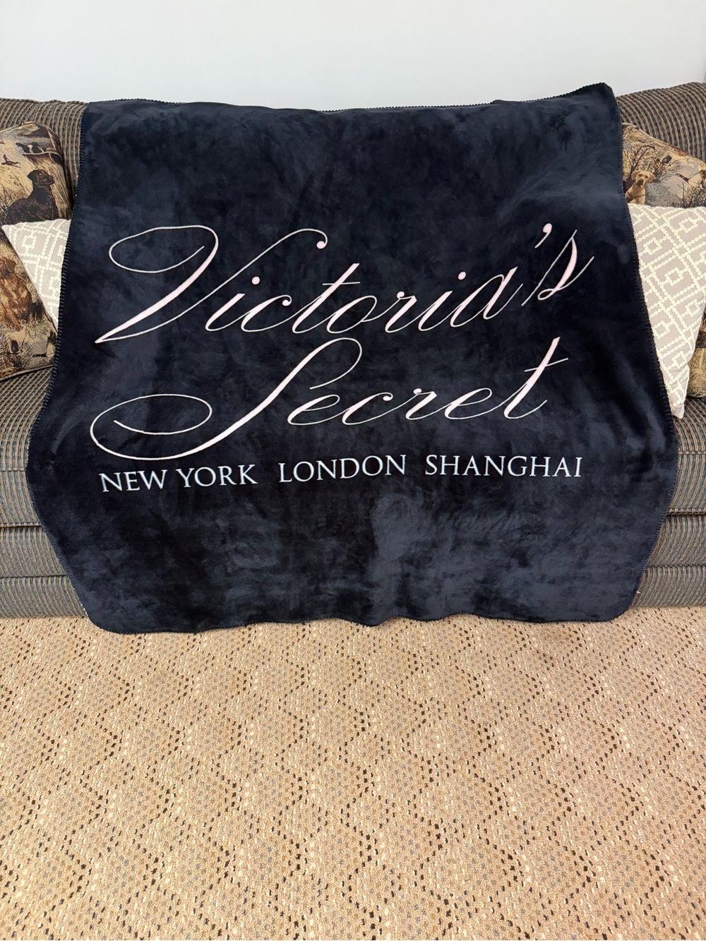 Victoria's Secret Black NY London Shanghai Travel Blanket 50x60 Gently Used